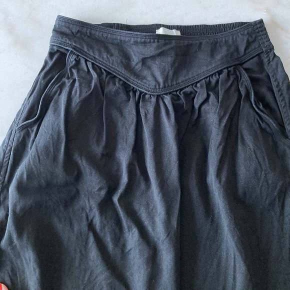 Aritzia Wilfred Gabrielle long black skirt, v shaped waist detail, pockets - Picture 3 of 7